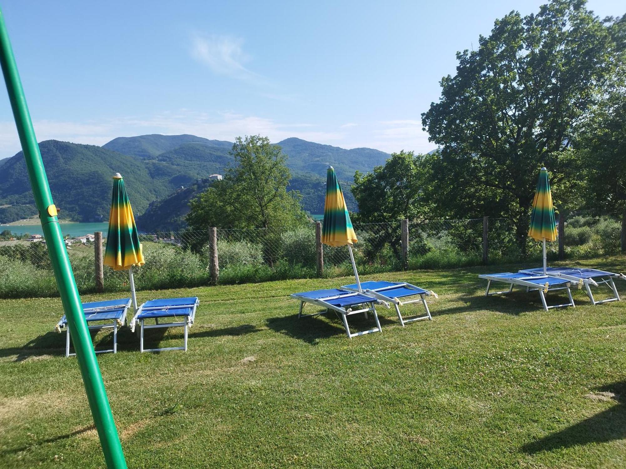 Agriturismo Le Cascine Castel di Tora Exterior photo